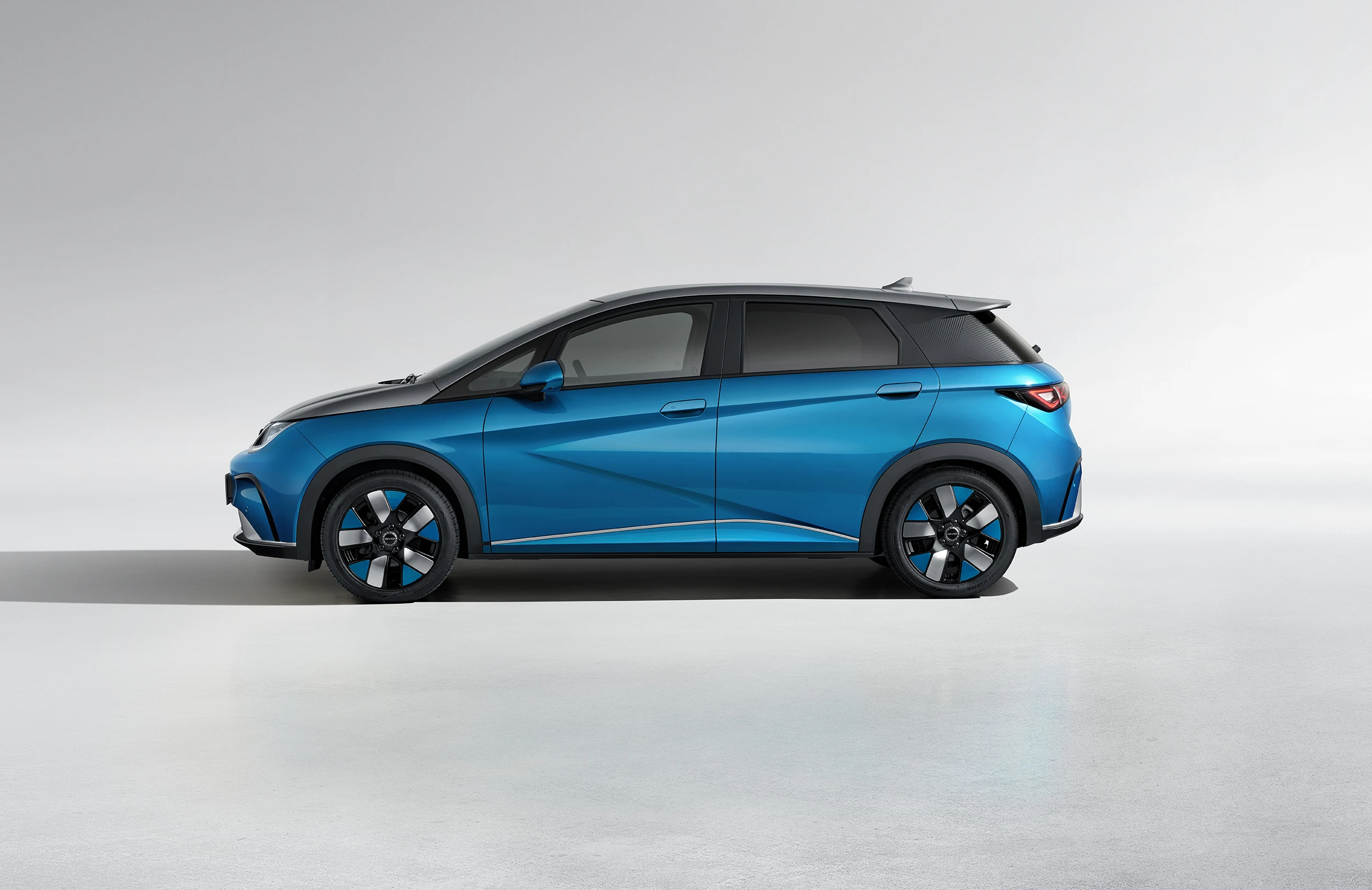 BYD Dolphin 44.9kWh Boost exterior view