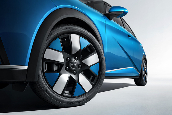BYD Dolphin 44.9kWh Boost wheels view