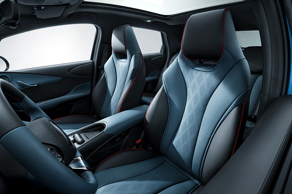 BYD Dolphin 60.4kWh frontseats view