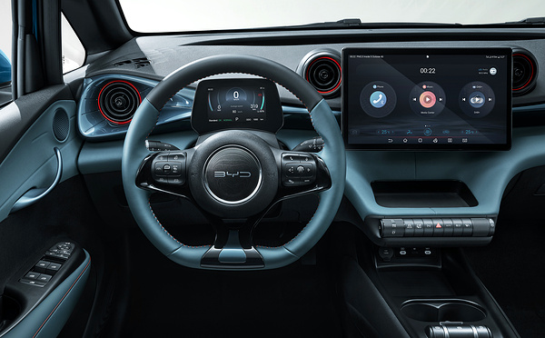 BYD Dolphin 60.4kWh screens view