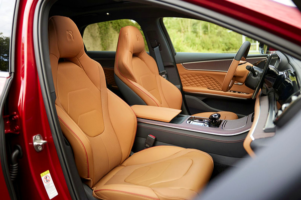 BYD Han frontseats view