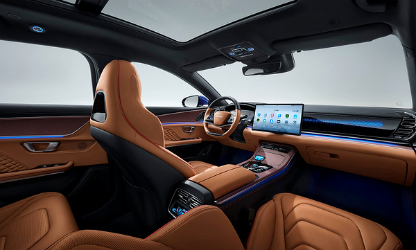 BYD Han frontseats view