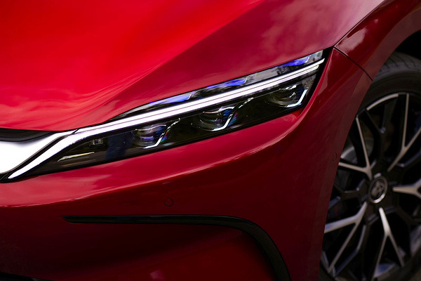 BYD Han headlights view