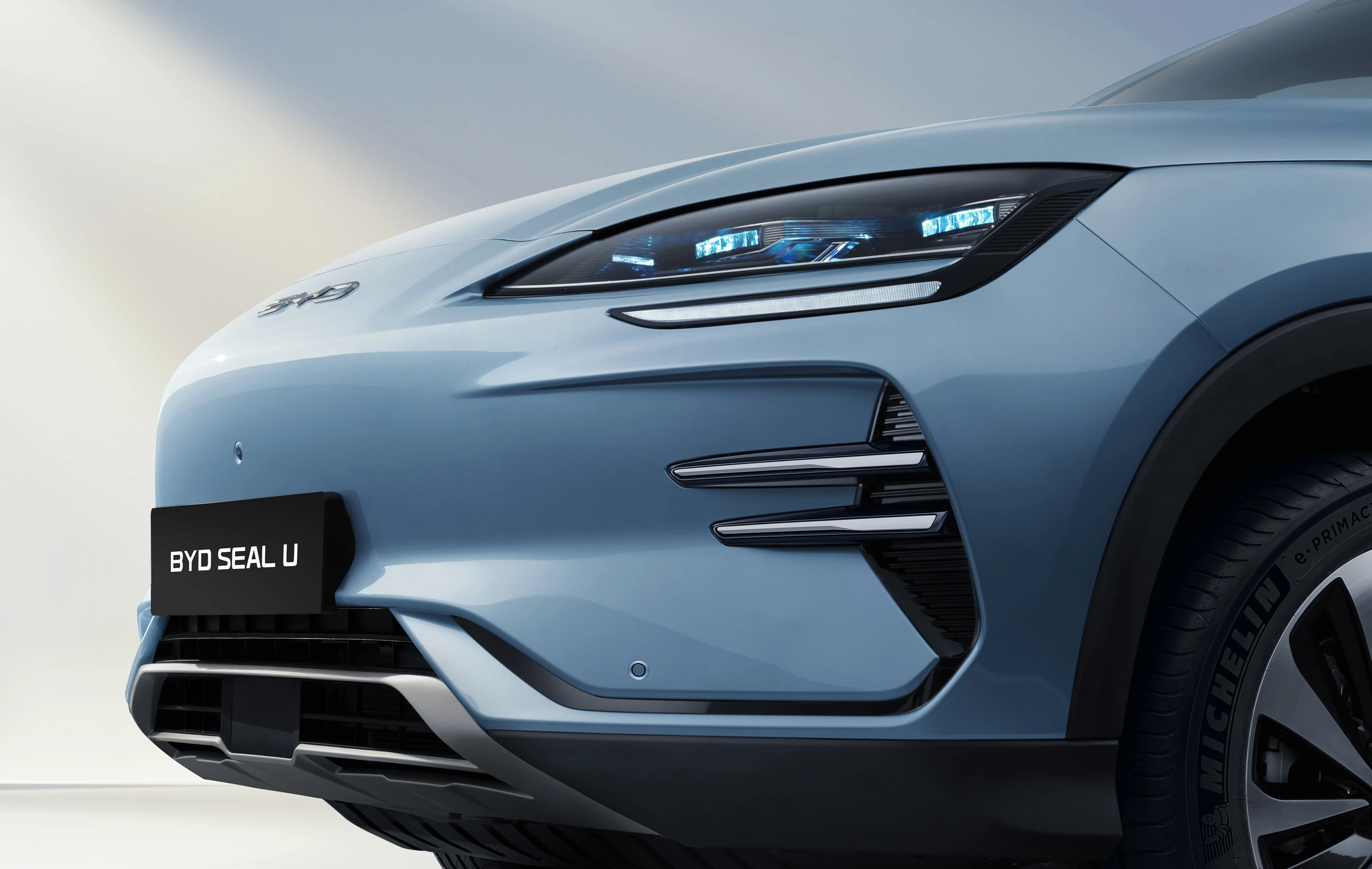 BYD Seal U Design headlights view