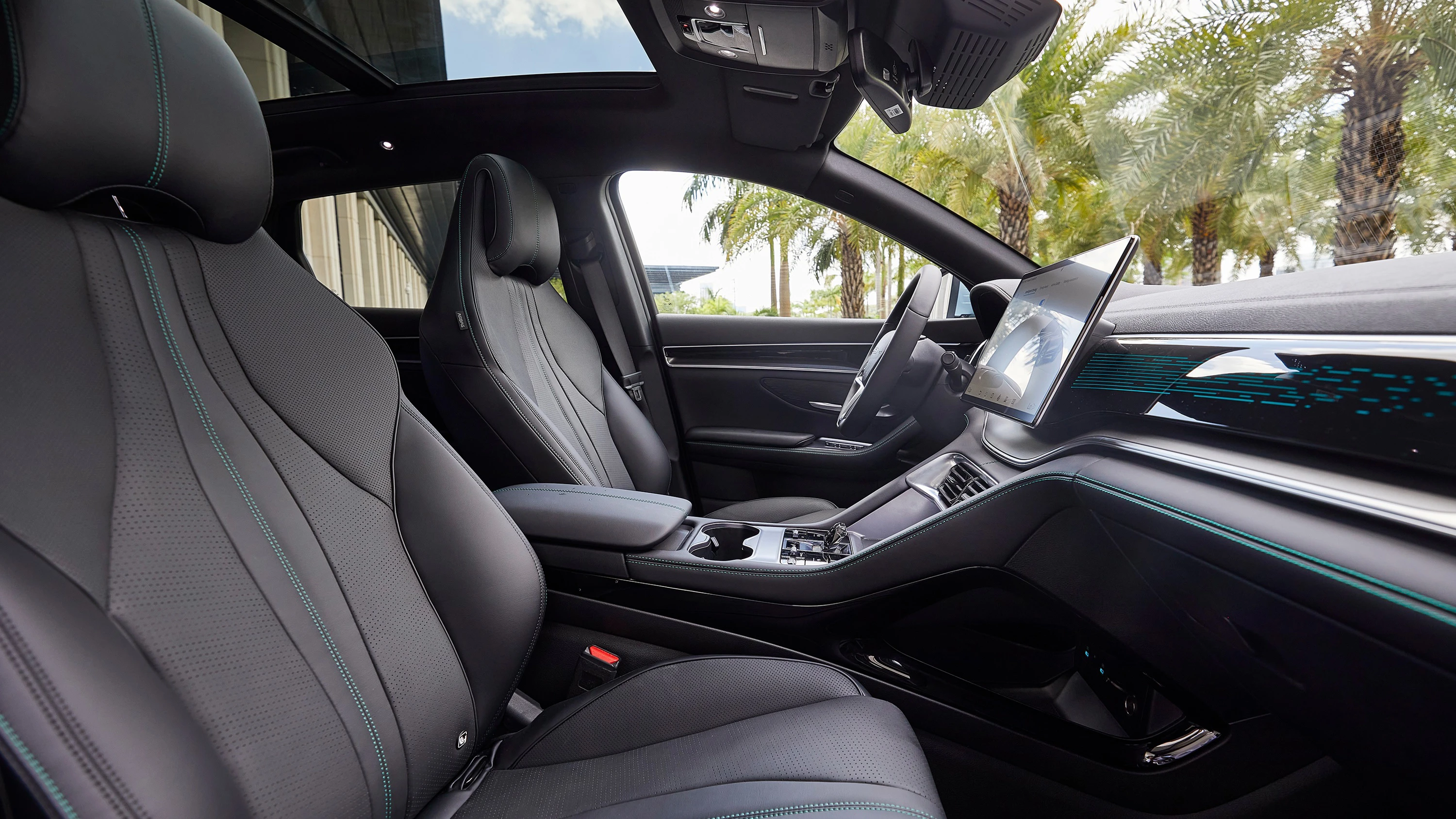 BYD Seal U Design frontseats view