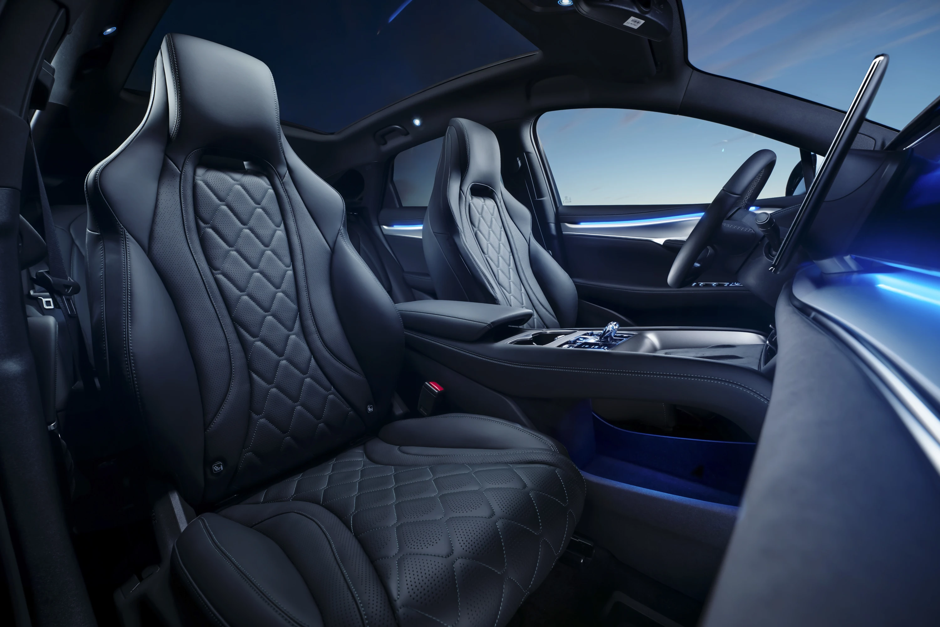 BYD Sealion 7 Design frontseats view
