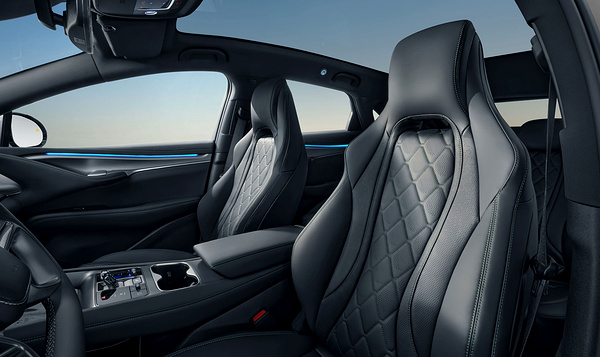 BYD Sealion 7 Excellence frontseats view
