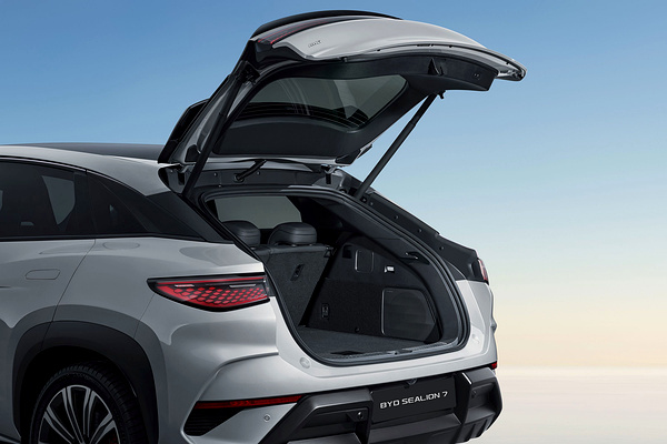 BYD Sealion 7 Excellence trunk view
