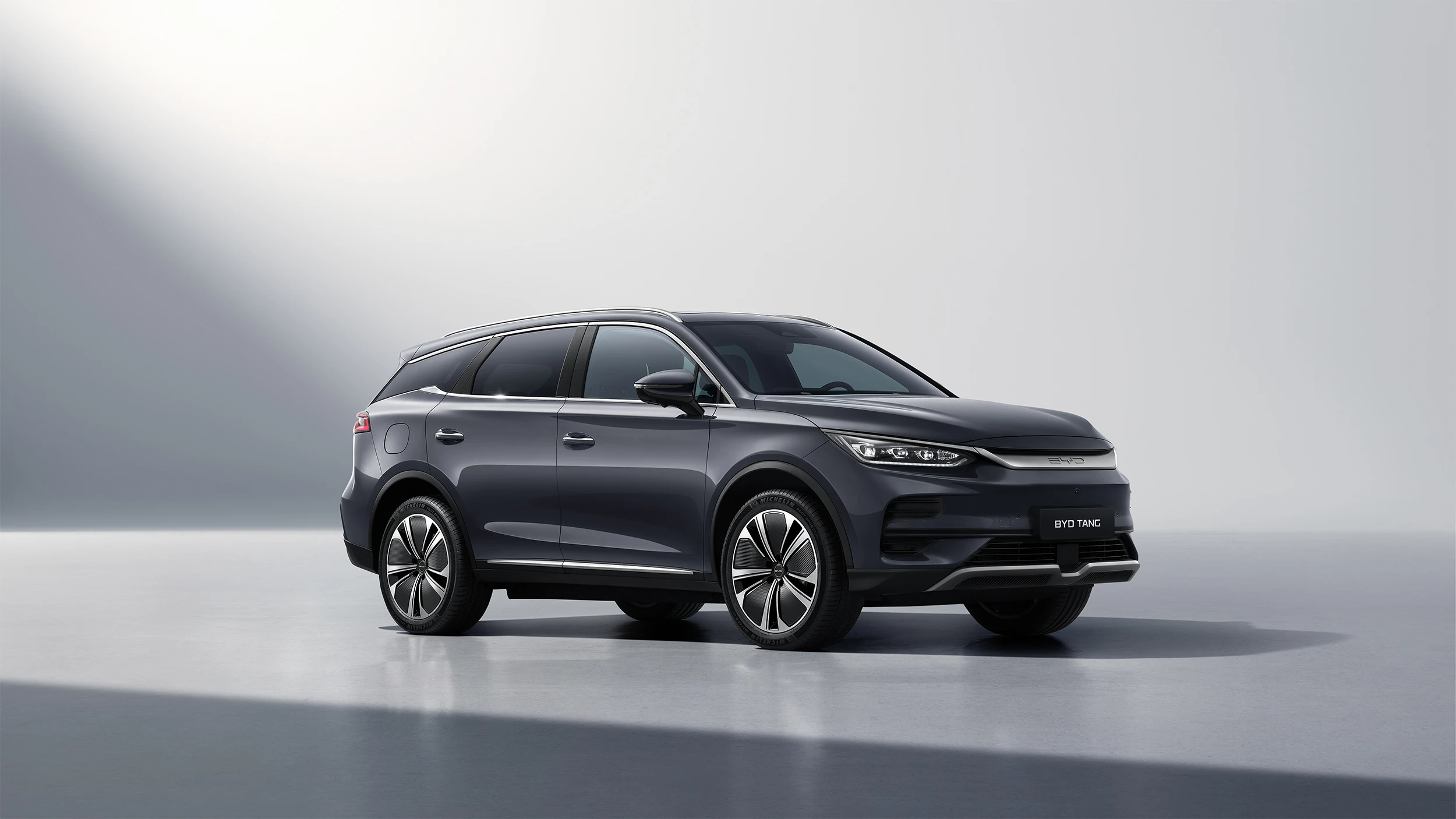 BYD Tang 4x4 Long Range exterior view