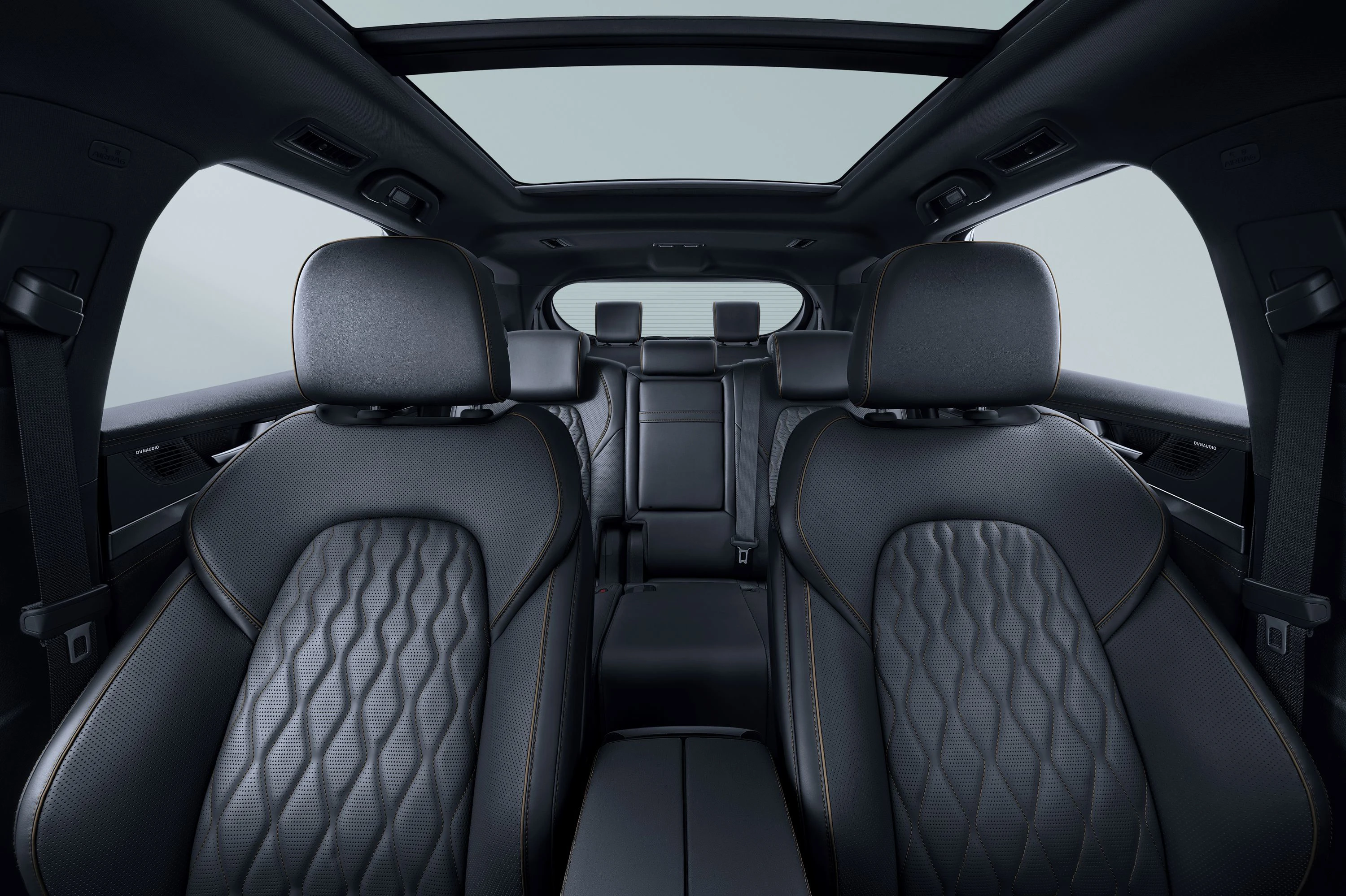 BYD Tang 4x4 Long Range frontseats view