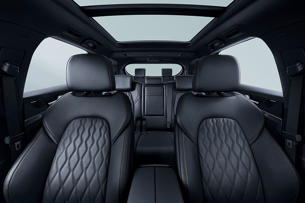 BYD Tang 4x4 Long Range frontseats view