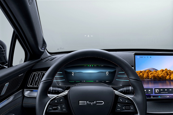 BYD Tang 4x4 Long Range screens view