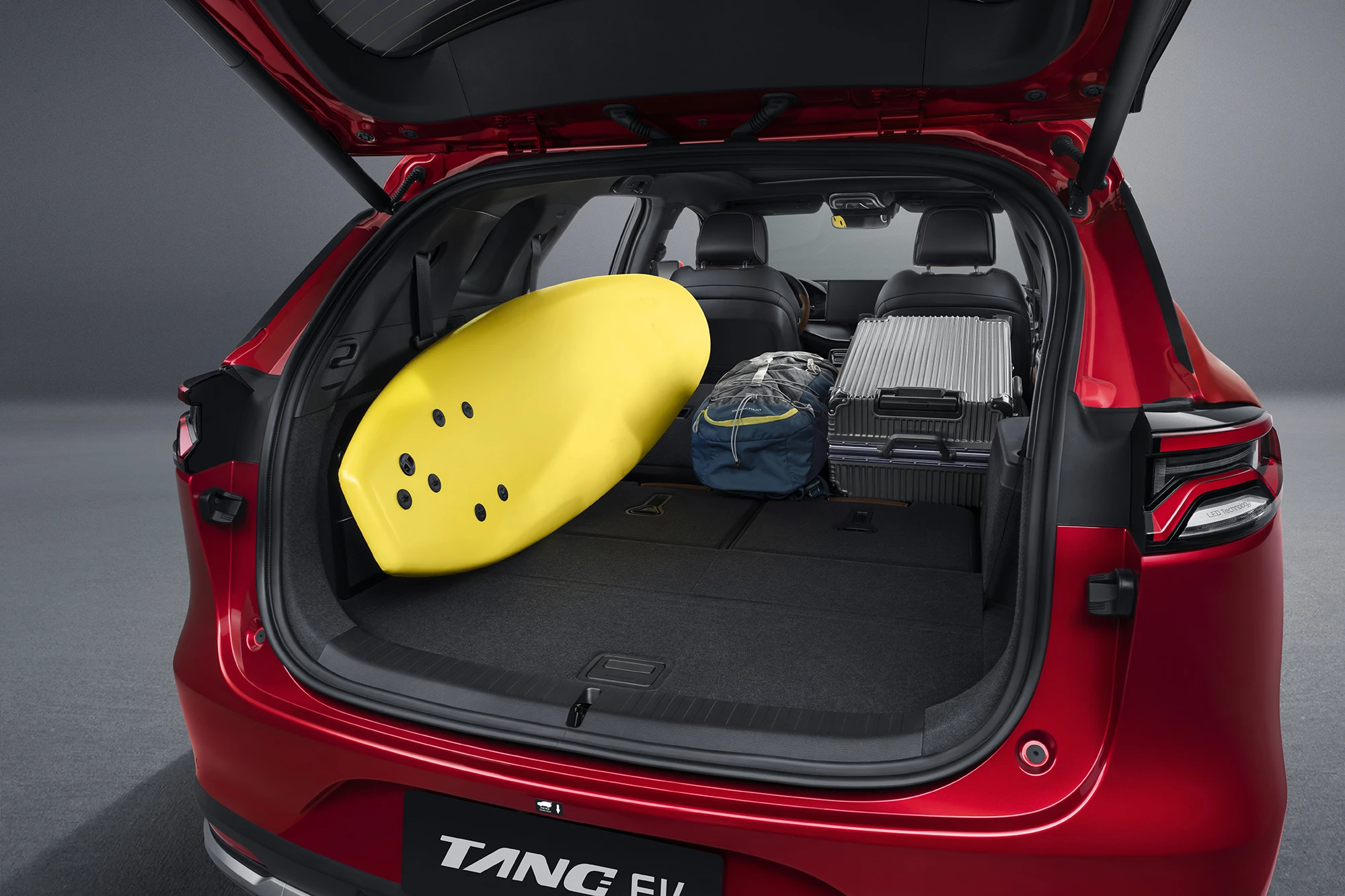 BYD Tang EV600 trunk view