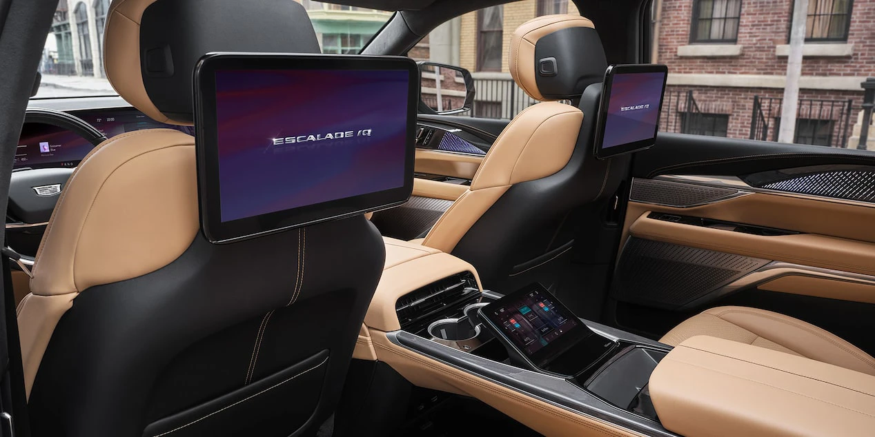 Cadillac ESCALADE IQ screens view