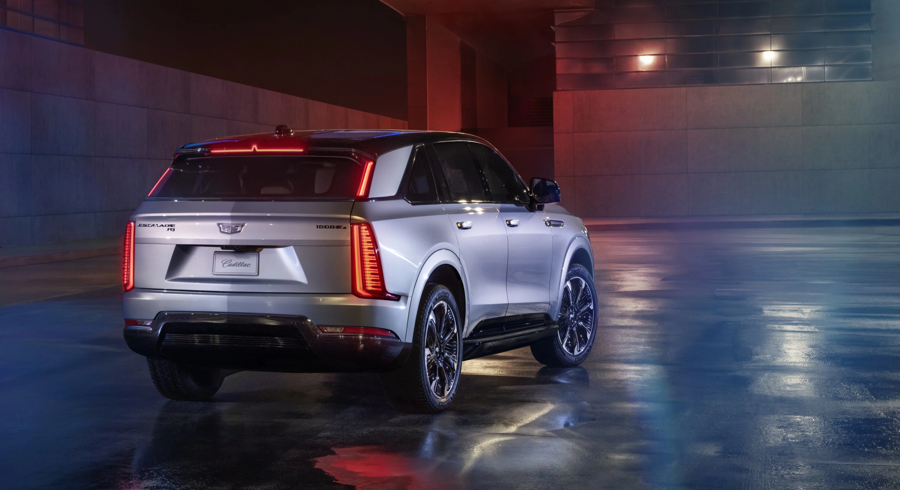 Cadillac ESCALADE IQ rearlights view