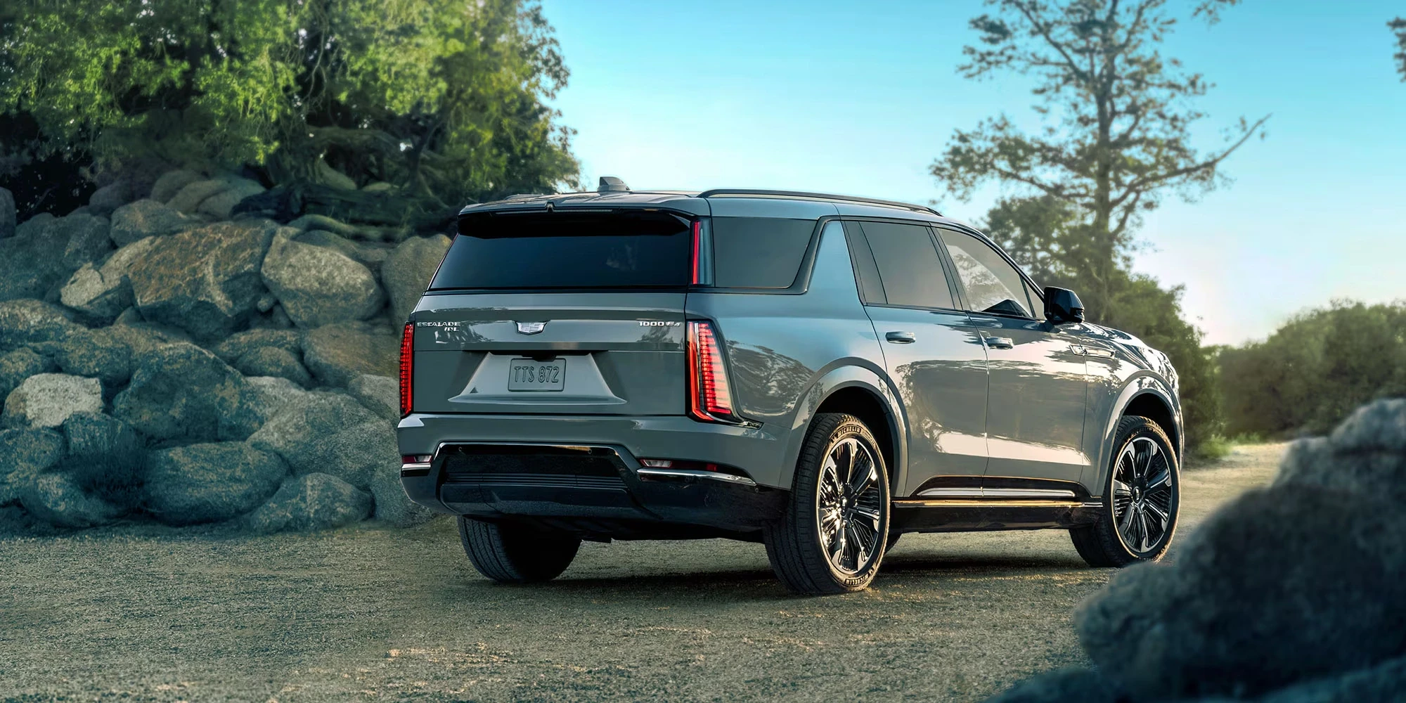Cadillac ESCALADE IQL exterior view