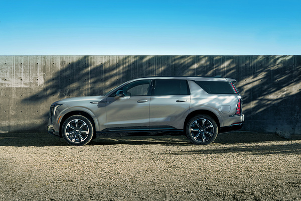 Cadillac ESCALADE IQL exterior view