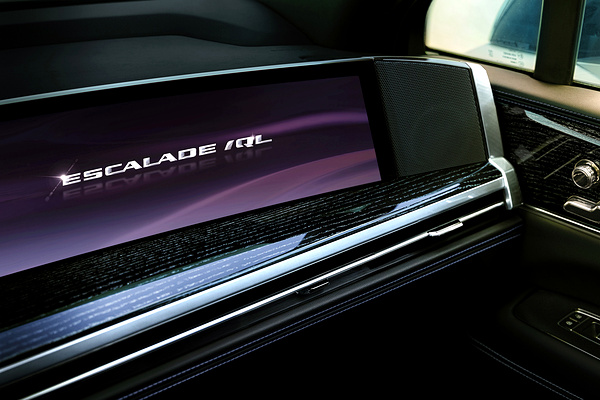 Cadillac ESCALADE IQL screens view