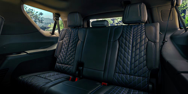 Cadillac ESCALADE IQL thidrowseats view