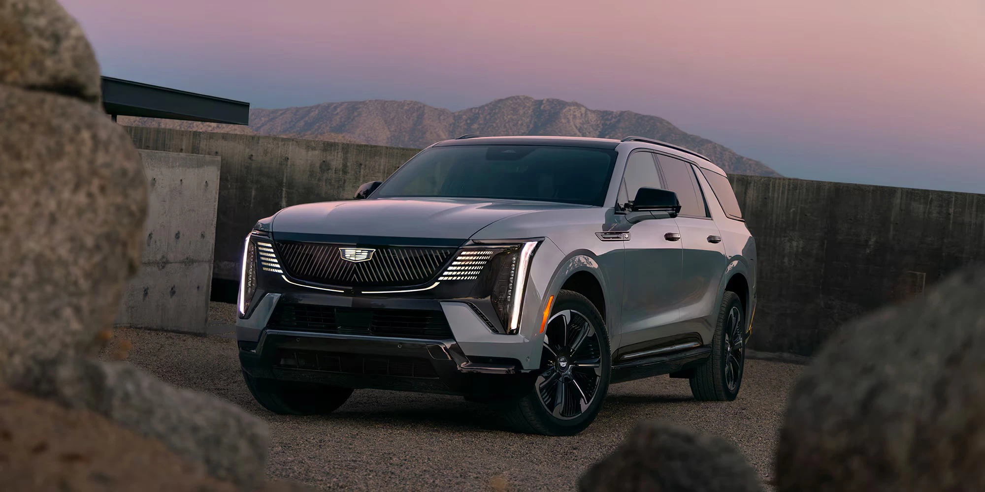 Cadillac ESCALADE IQL exterior view