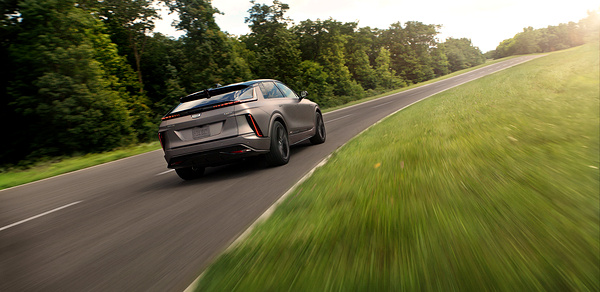 Cadillac LYRIQ-V dynamic view