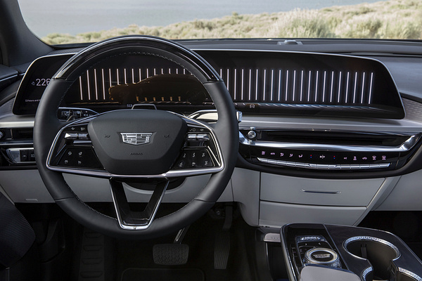 Cadillac LYRIQ AWD screens view