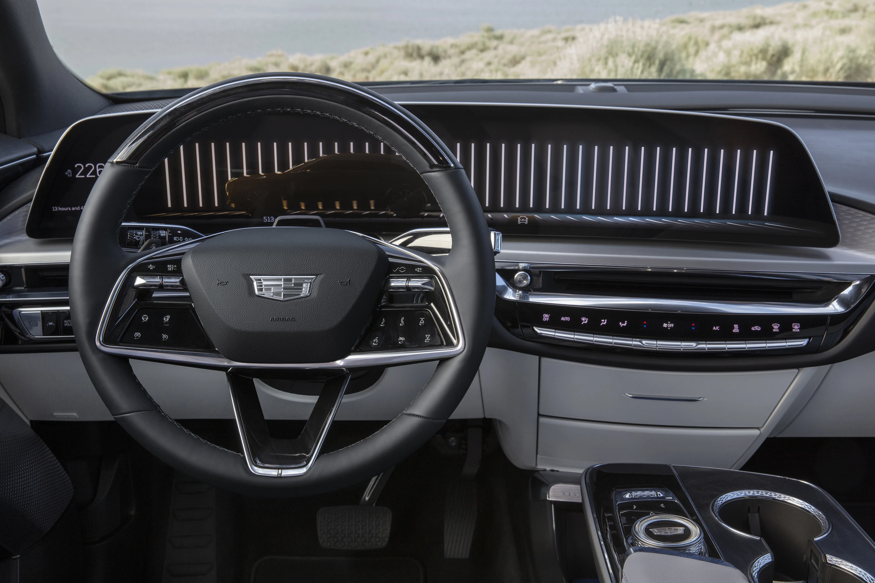 Cadillac LYRIQ RWD screens view