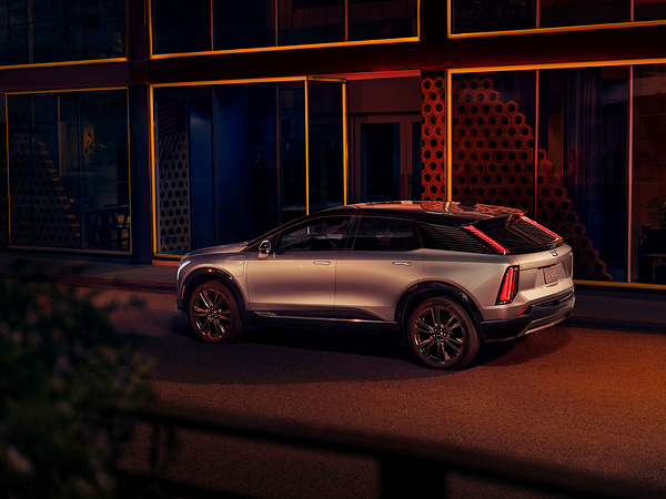 Cadillac OPTIQ AWD exterior view