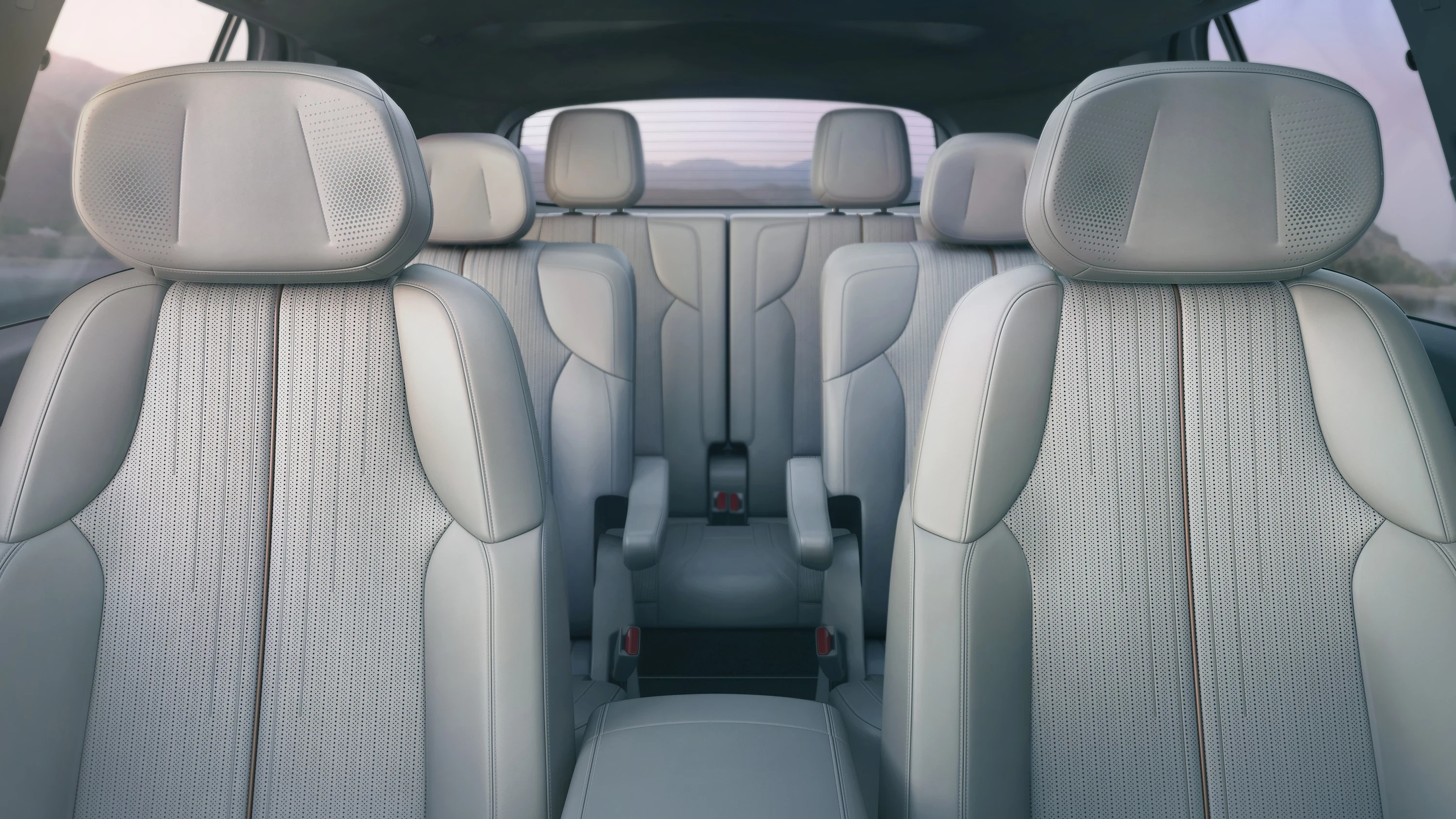 Cadillac VISTIQ AWD frontseats view