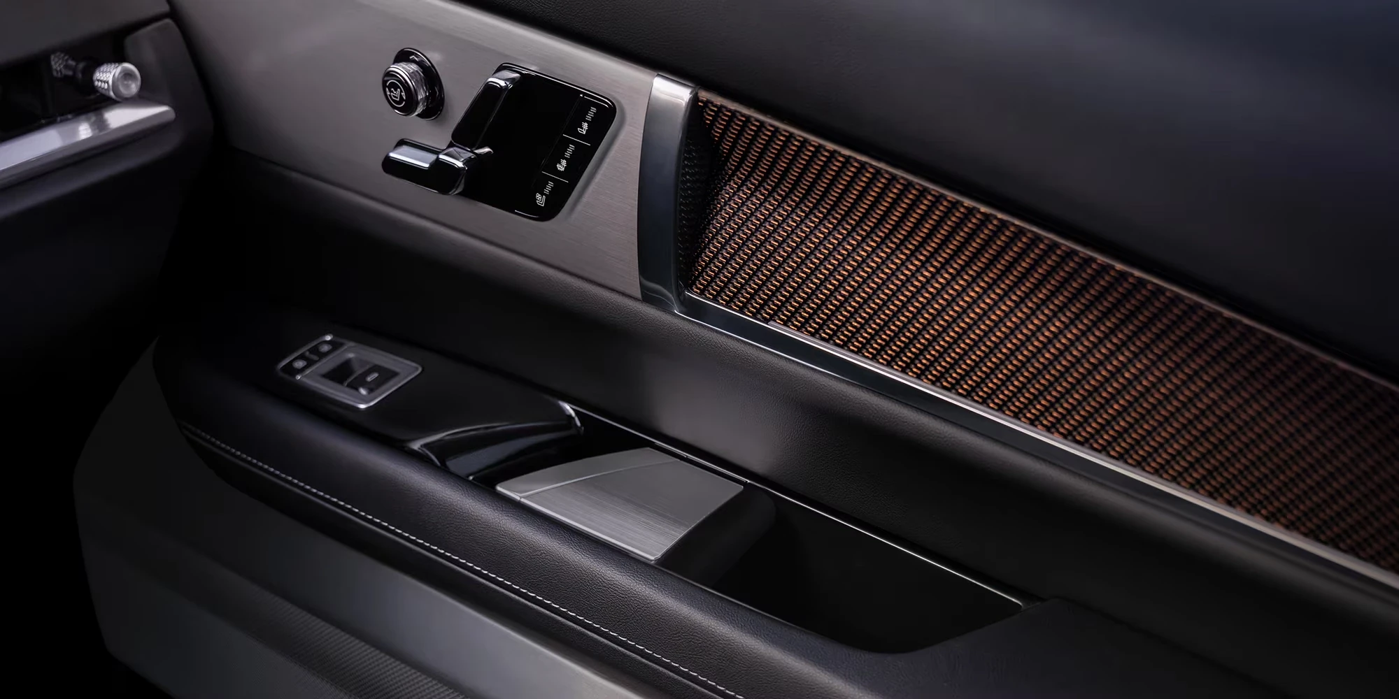 Cadillac VISTIQ AWD details view