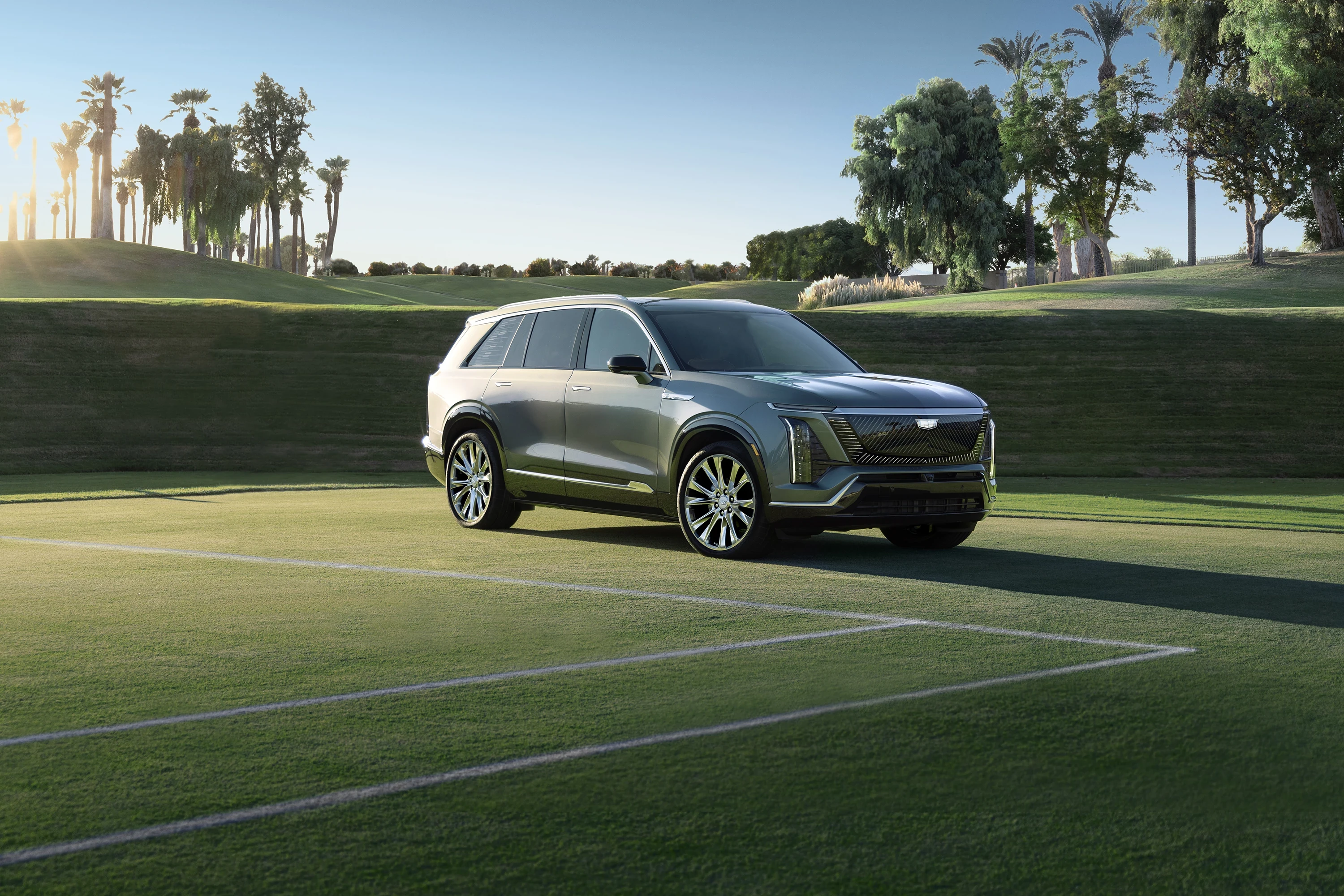 Cadillac VISTIQ AWD exterior view
