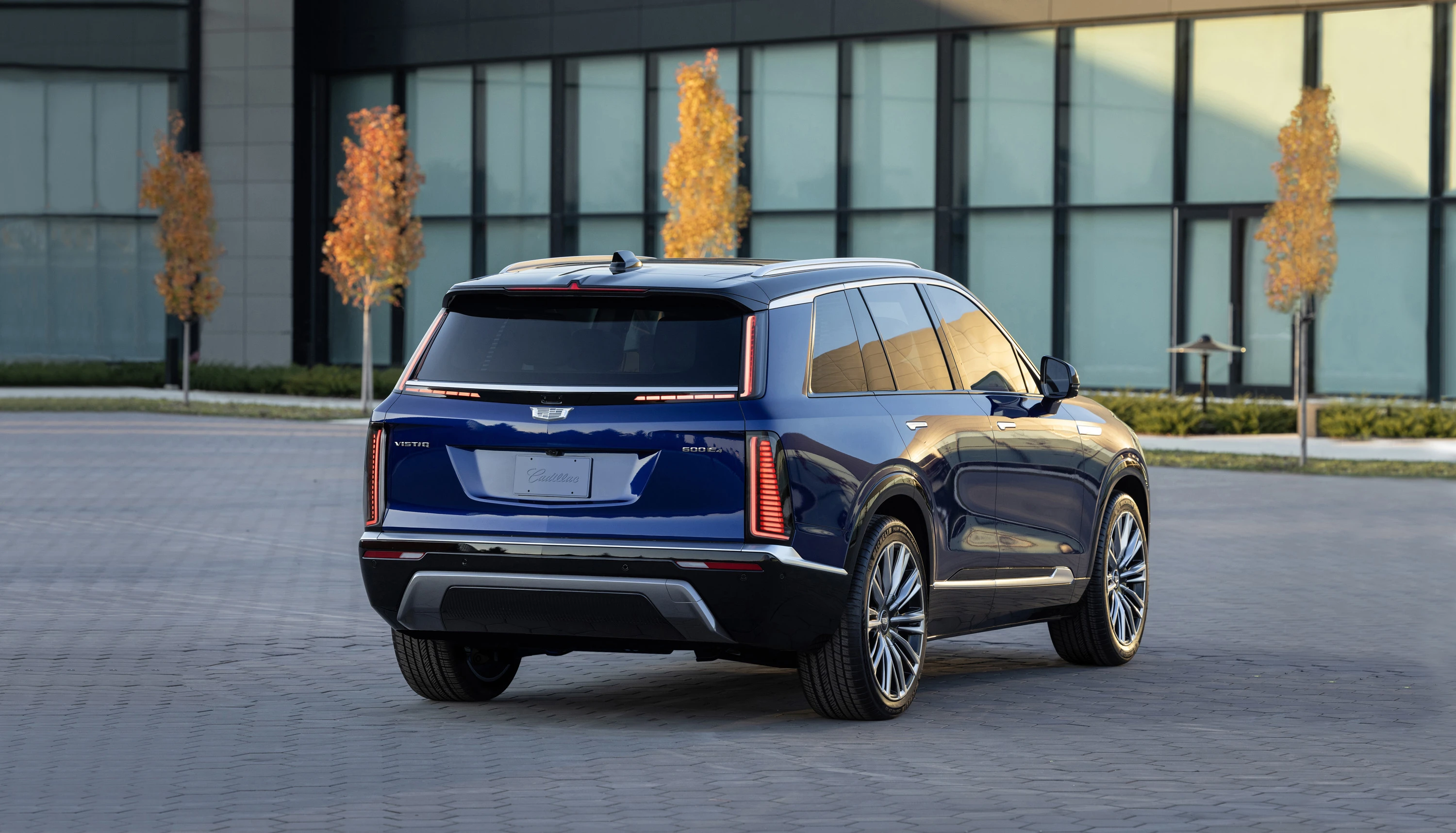 Cadillac VISTIQ AWD exterior view