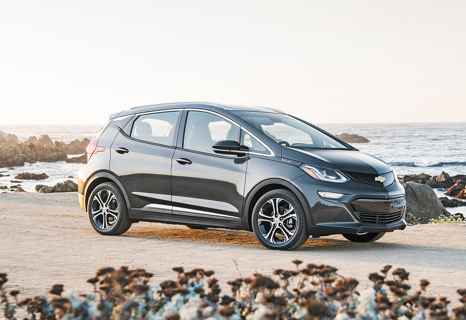 Chevrolet Bolt EV 60 kWh exterior view