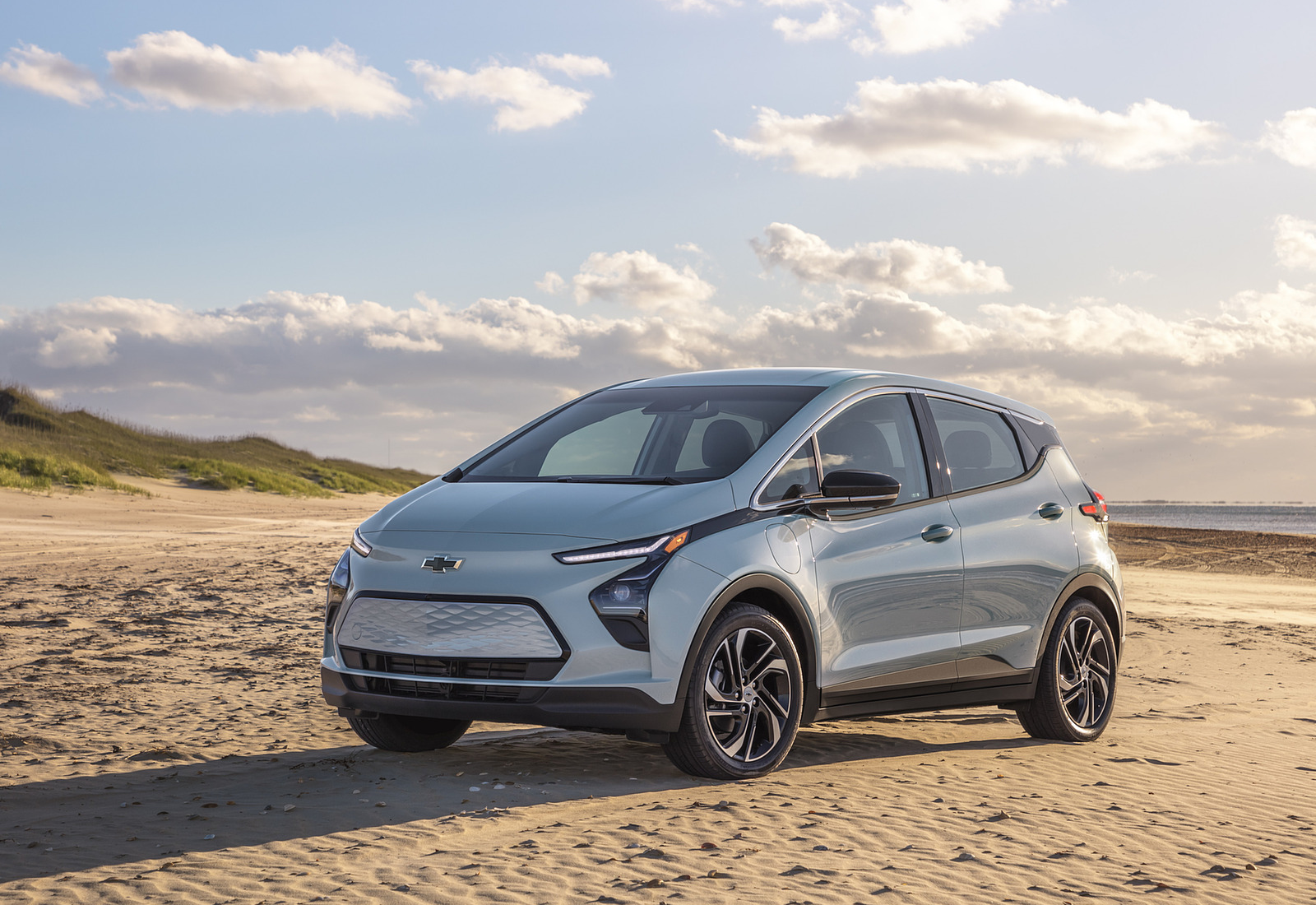 Chevrolet Bolt EV 66 kWh exterior view