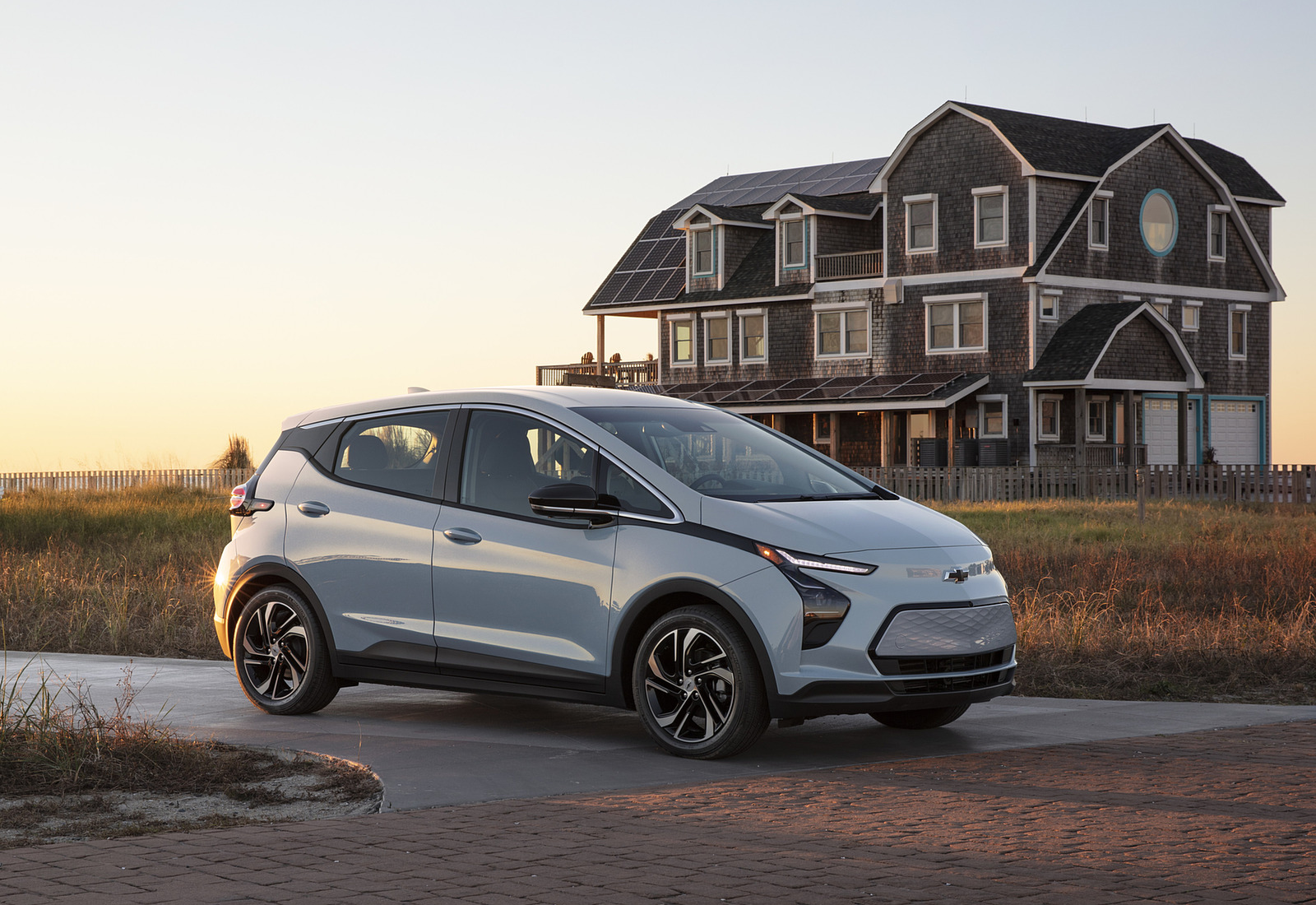 Chevrolet Bolt EV 66 kWh exterior view