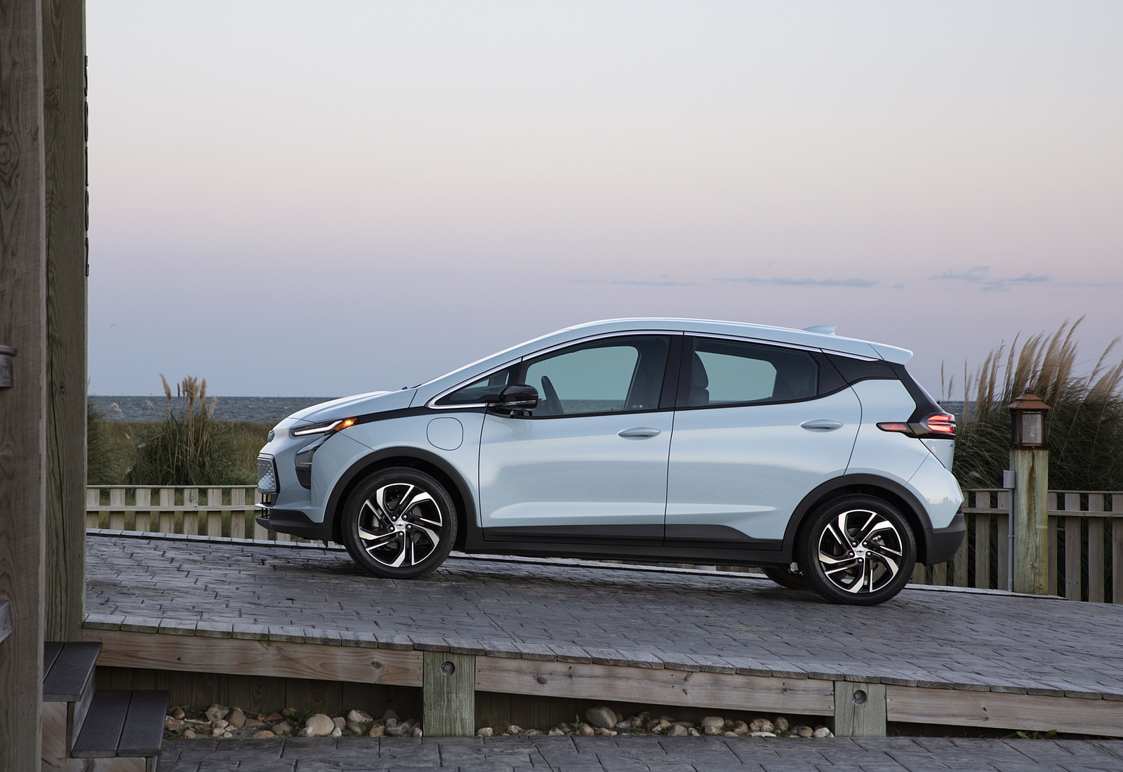 Chevrolet Bolt EV 66 kWh exterior view