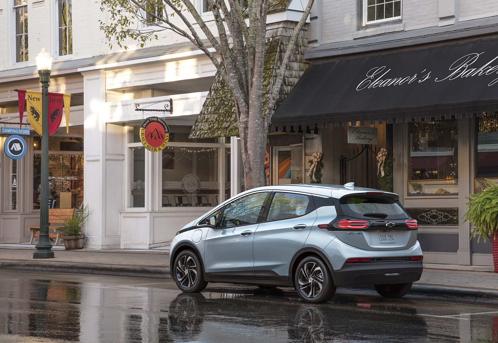 Chevrolet Bolt EV 66 kWh exterior view