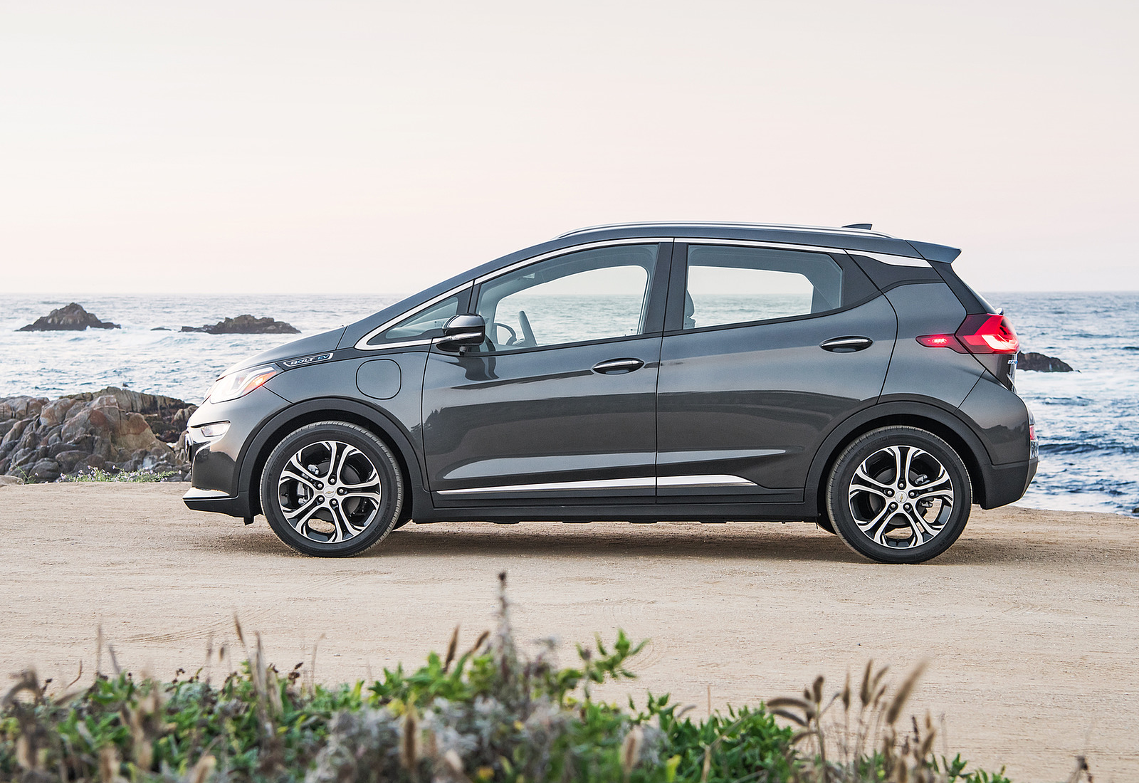 Chevrolet Bolt EV 66 kWh exterior view