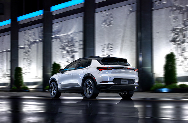 Chevrolet Equinox EV FWD exterior view