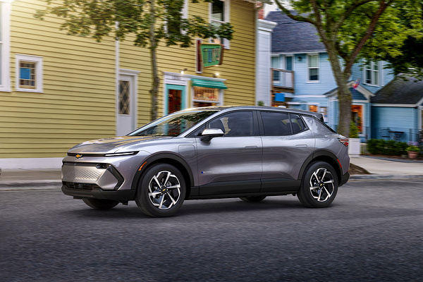 Chevrolet Equinox EV FWD exterior view