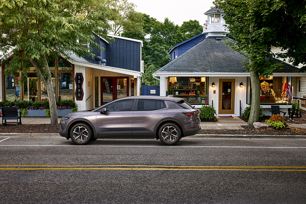 Chevrolet Equinox EV FWD exterior view