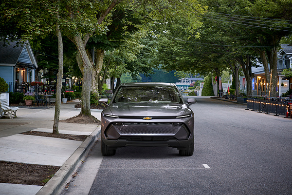 Chevrolet Equinox EV FWD exterior view