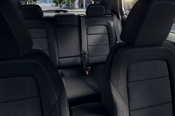 Chevrolet Equinox EV FWD frontseats view