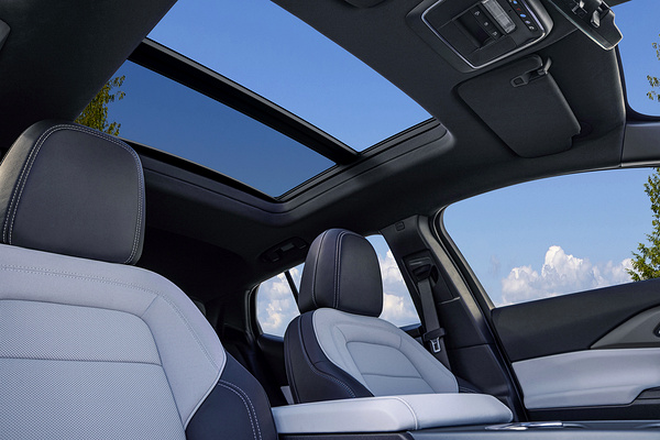 Chevrolet Equinox EV FWD roof view