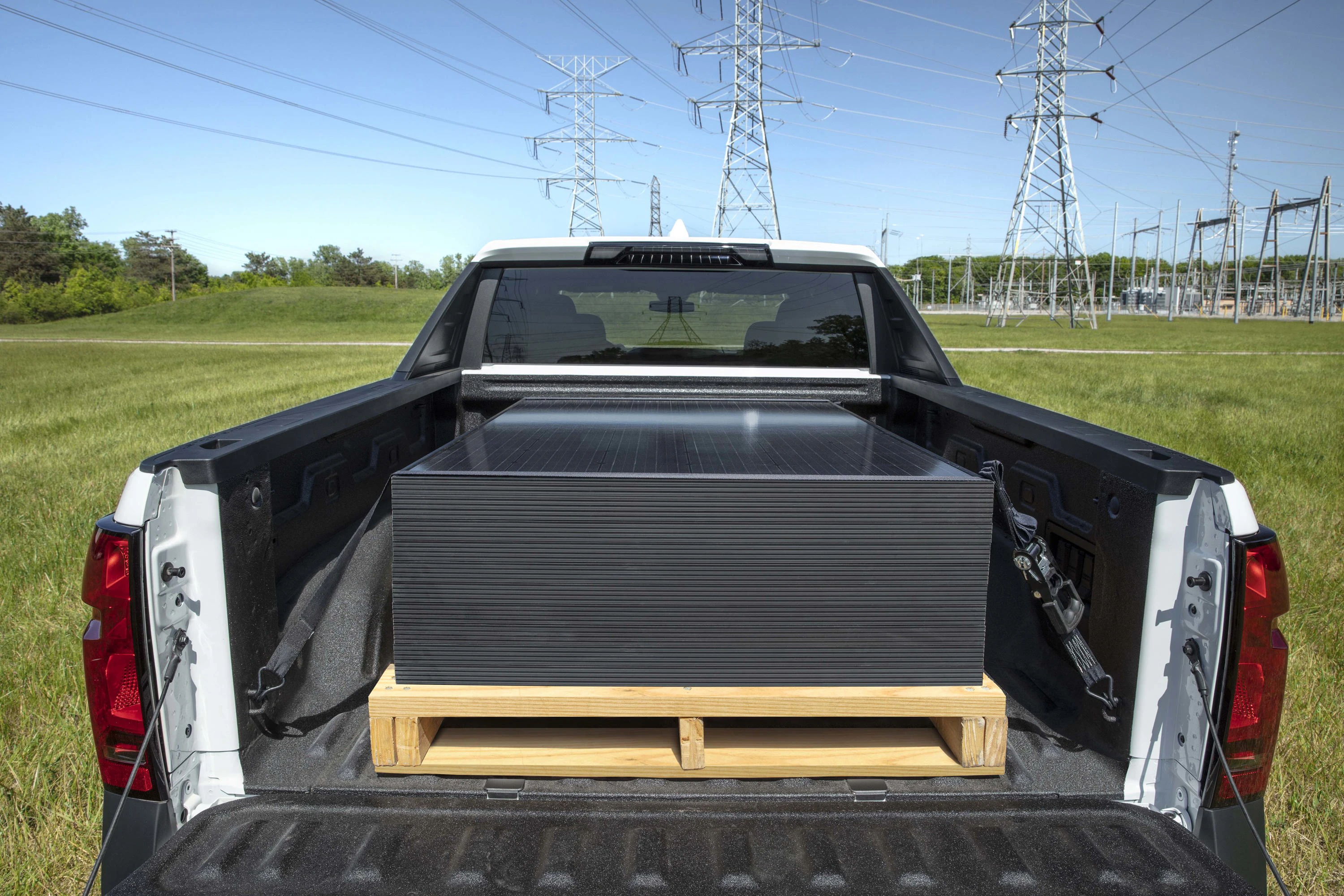 Chevrolet Silverado EV 3WT trunk view