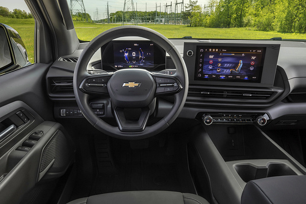 Chevrolet Silverado EV 4WT screens view