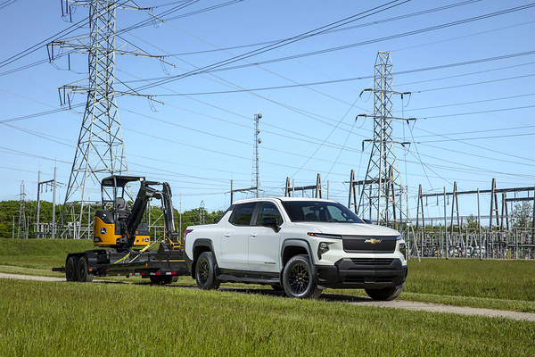 Chevrolet Silverado EV 4WT trailer view