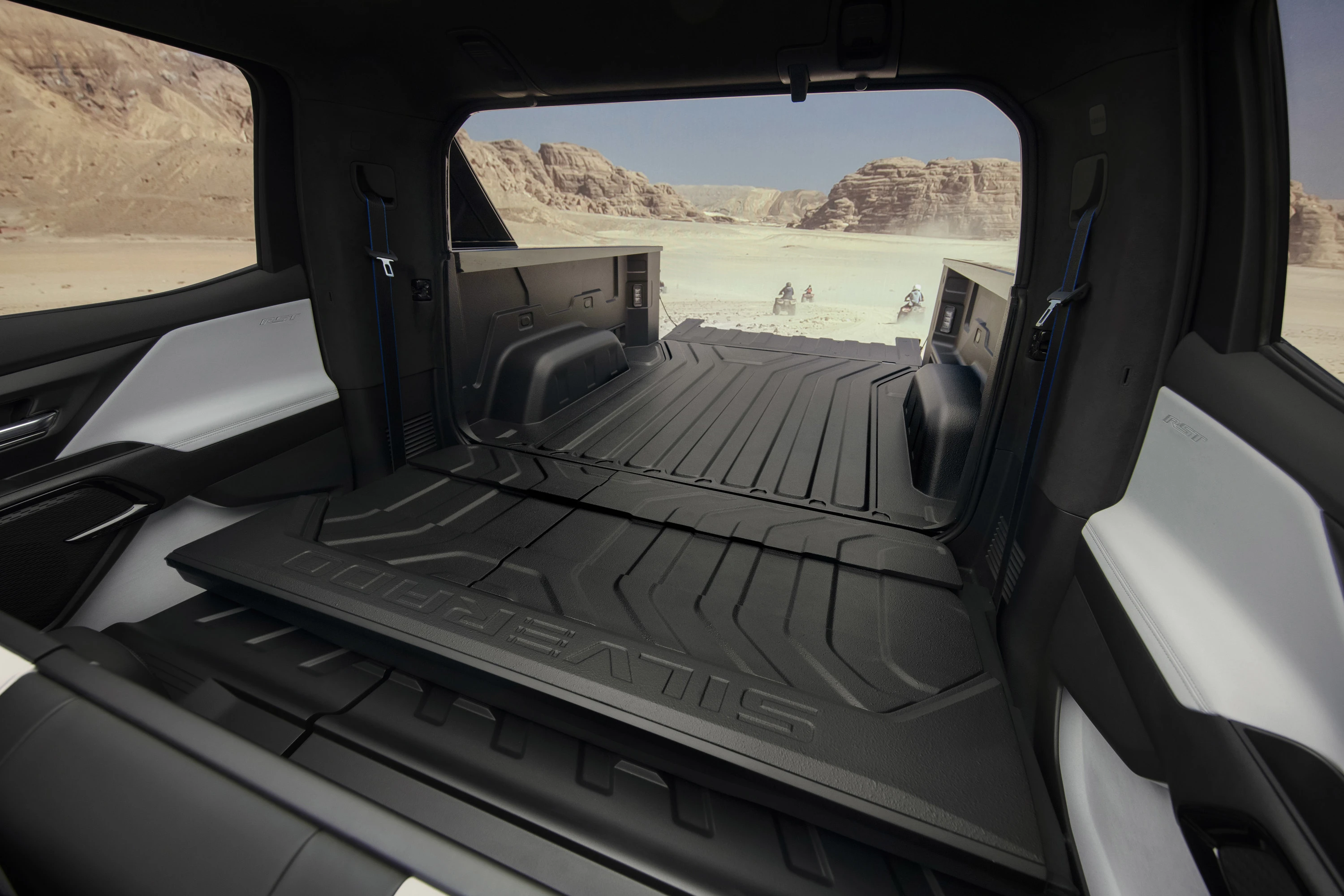 Chevrolet Silverado EV SRT trunk view
