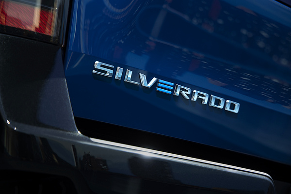 Chevrolet Silverado EV SRT details view