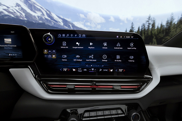 Chevrolet Silverado EV SRT screens view